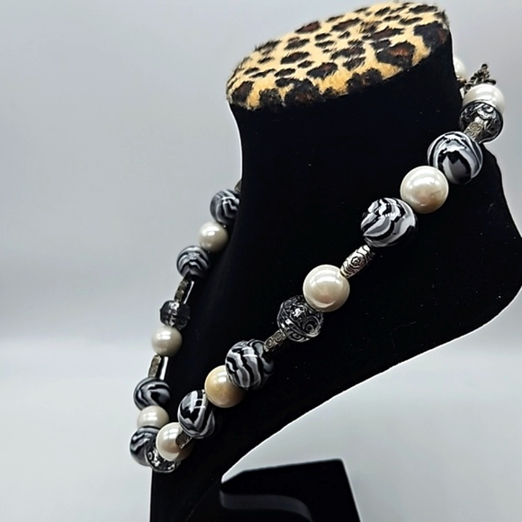 Art glass and pearl beads necklace - Picture 5 of 7